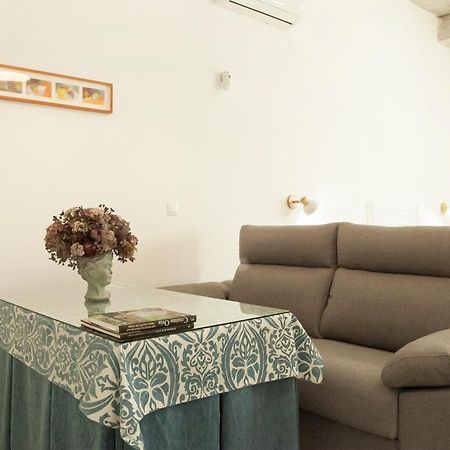 Apartamentos Rg Hospital Valme Sevilla Eksteriør bilde