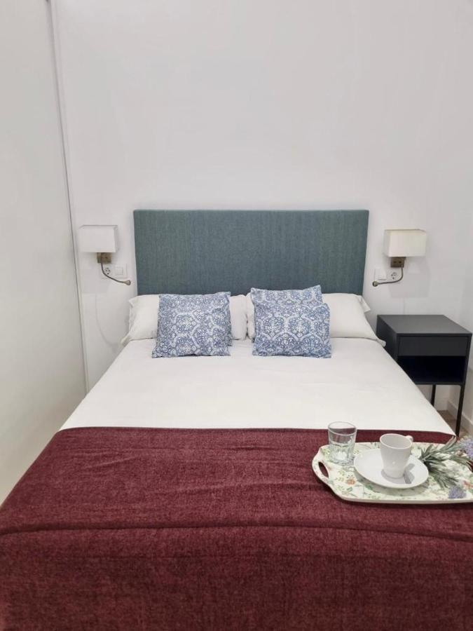 Apartamentos Rg Hospital Valme Sevilla Eksteriør bilde