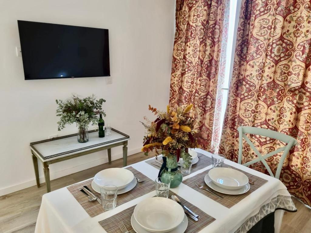 Apartamentos Rg Hospital Valme Sevilla Eksteriør bilde