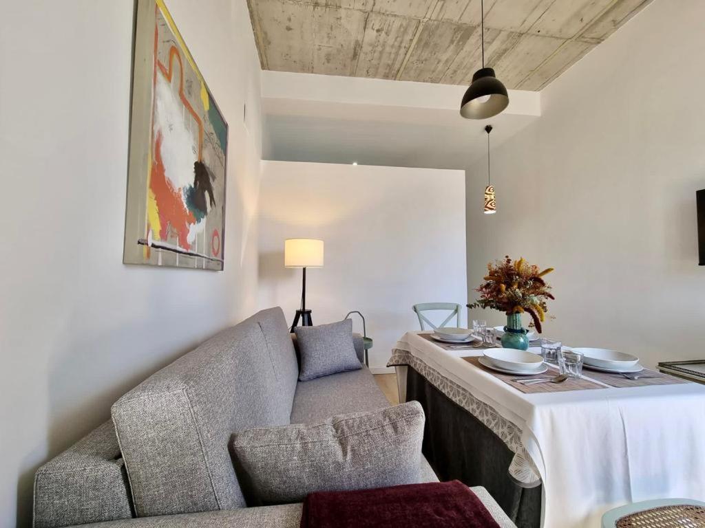 Apartamentos Rg Hospital Valme Sevilla Eksteriør bilde