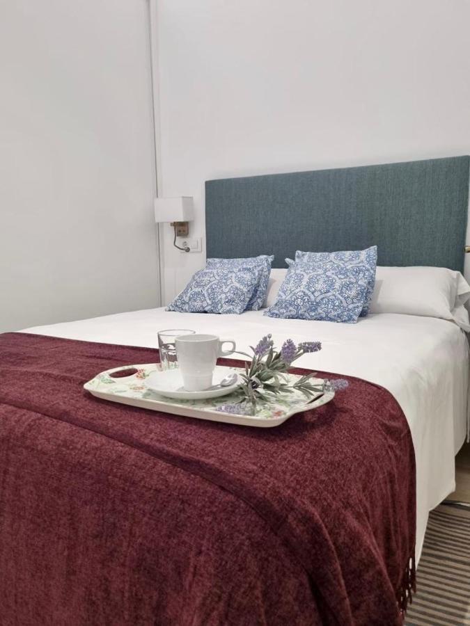 Apartamentos Rg Hospital Valme Sevilla Eksteriør bilde