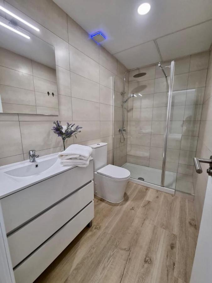 Apartamentos Rg Hospital Valme Sevilla Eksteriør bilde
