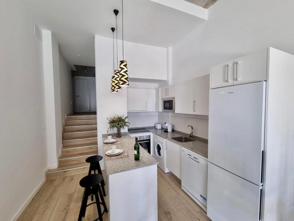 Apartamentos Rg Hospital Valme Sevilla Eksteriør bilde