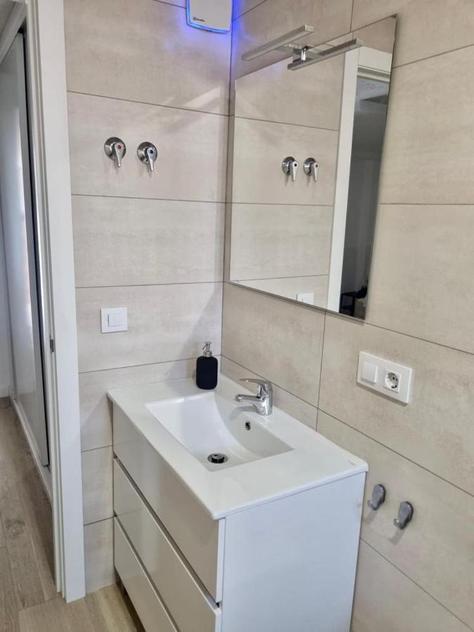 Apartamentos Rg Hospital Valme Sevilla Eksteriør bilde