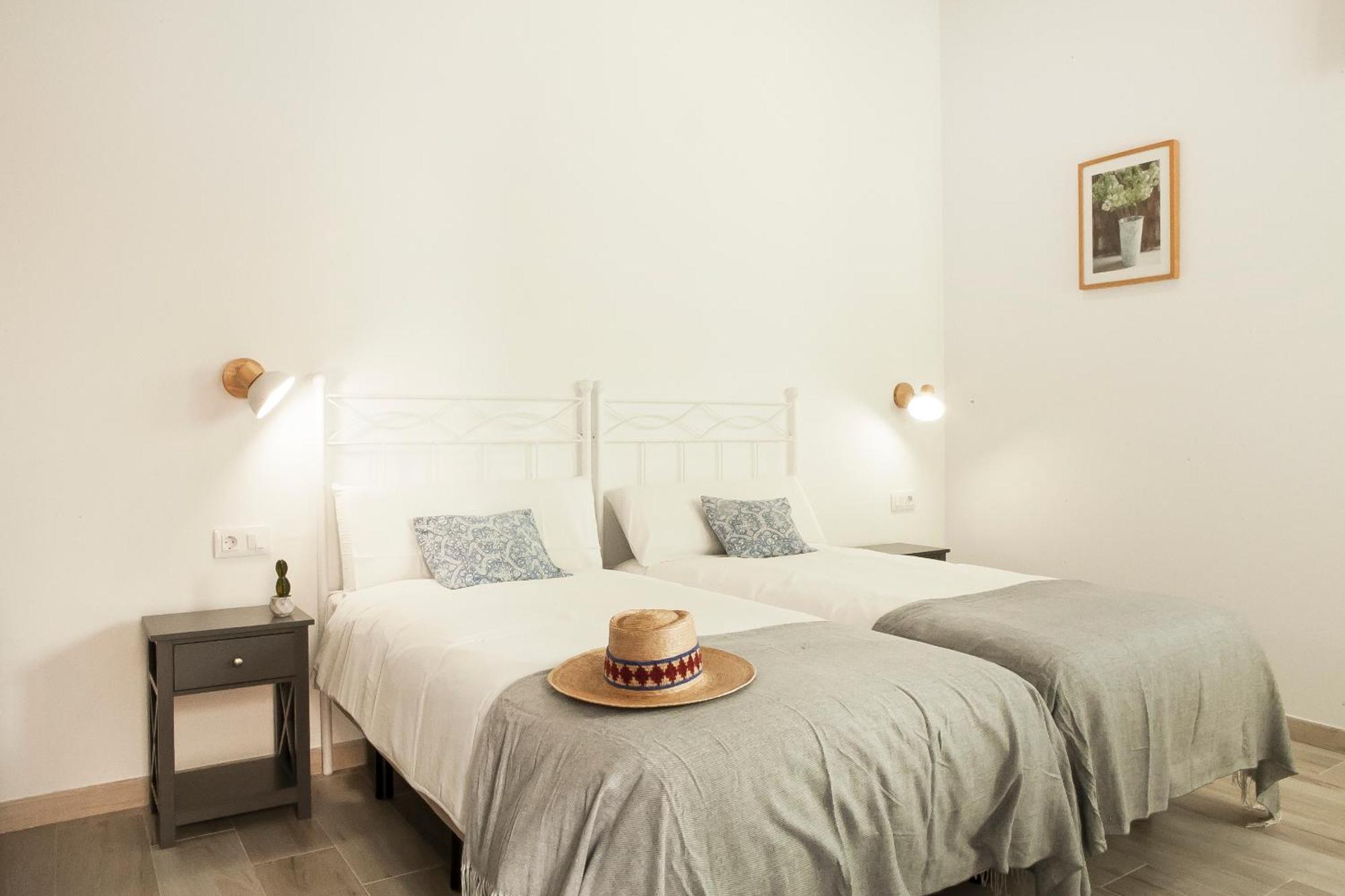Apartamentos Rg Hospital Valme Sevilla Eksteriør bilde