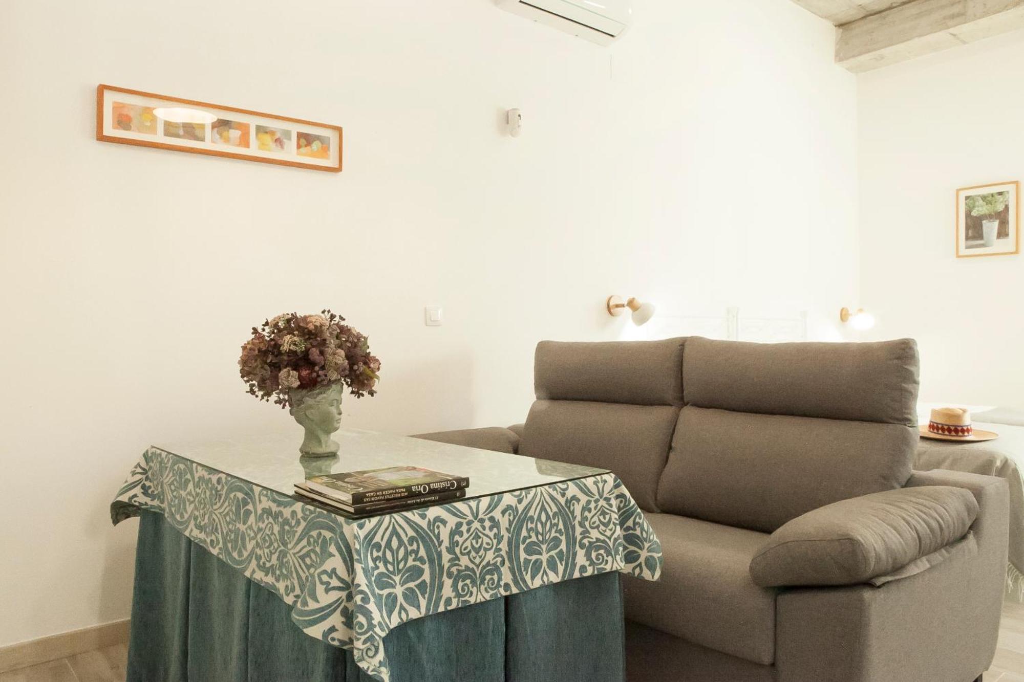 Apartamentos Rg Hospital Valme Sevilla Eksteriør bilde