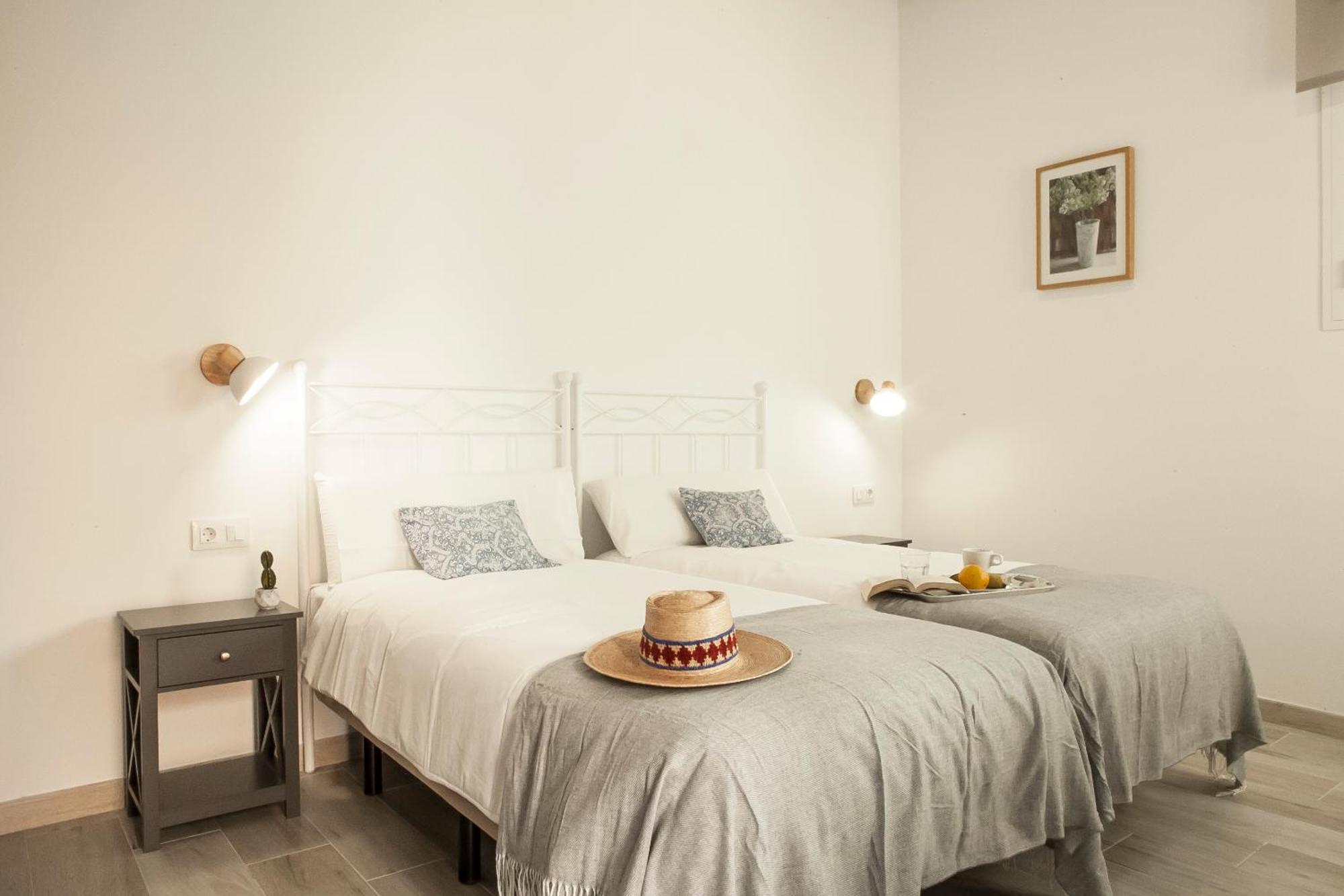 Apartamentos Rg Hospital Valme Sevilla Eksteriør bilde