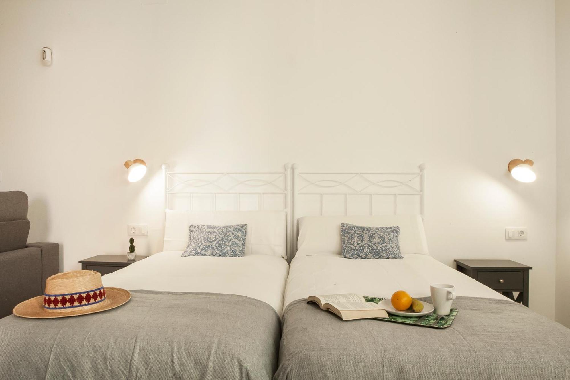Apartamentos Rg Hospital Valme Sevilla Eksteriør bilde
