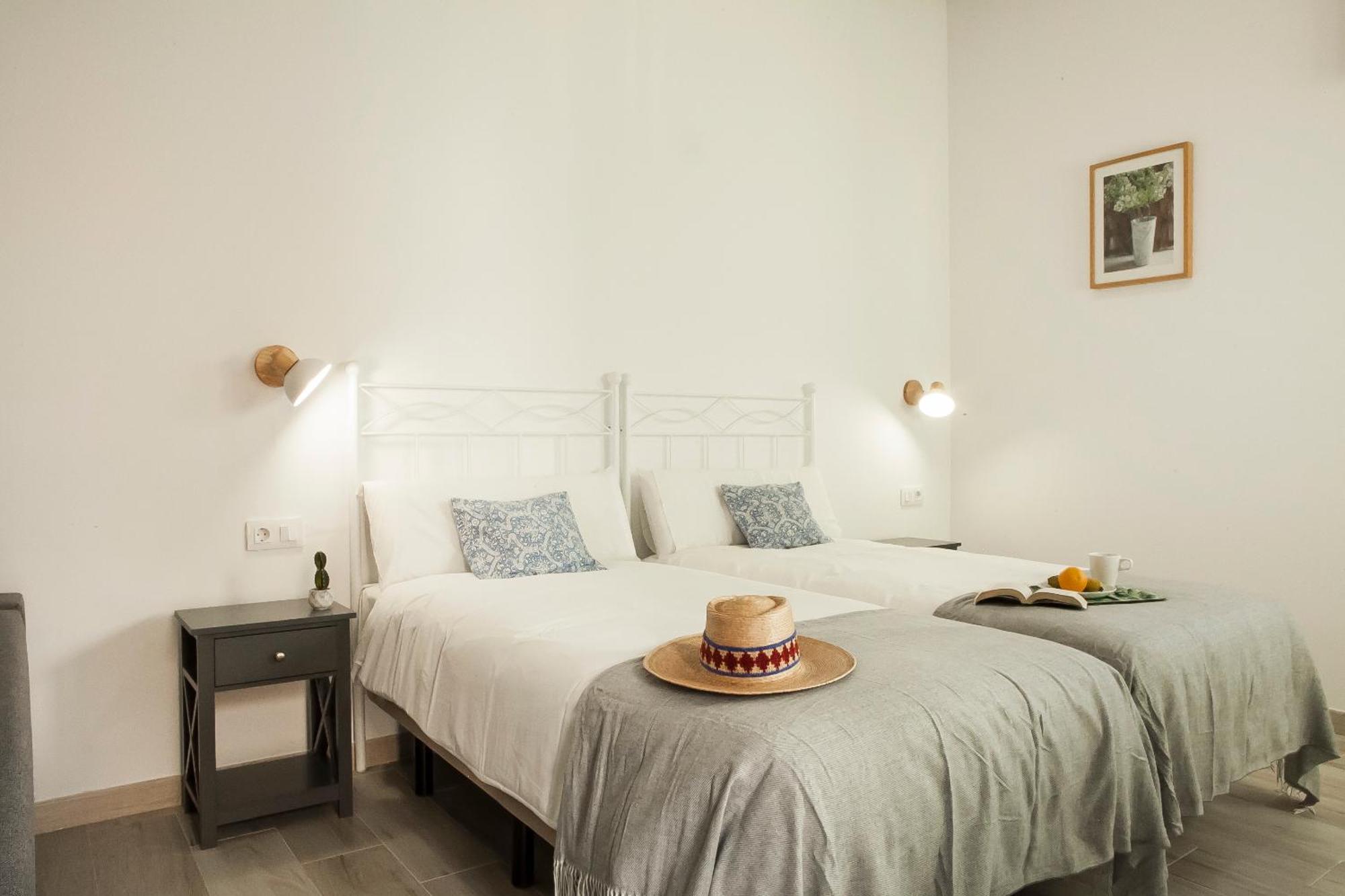 Apartamentos Rg Hospital Valme Sevilla Eksteriør bilde