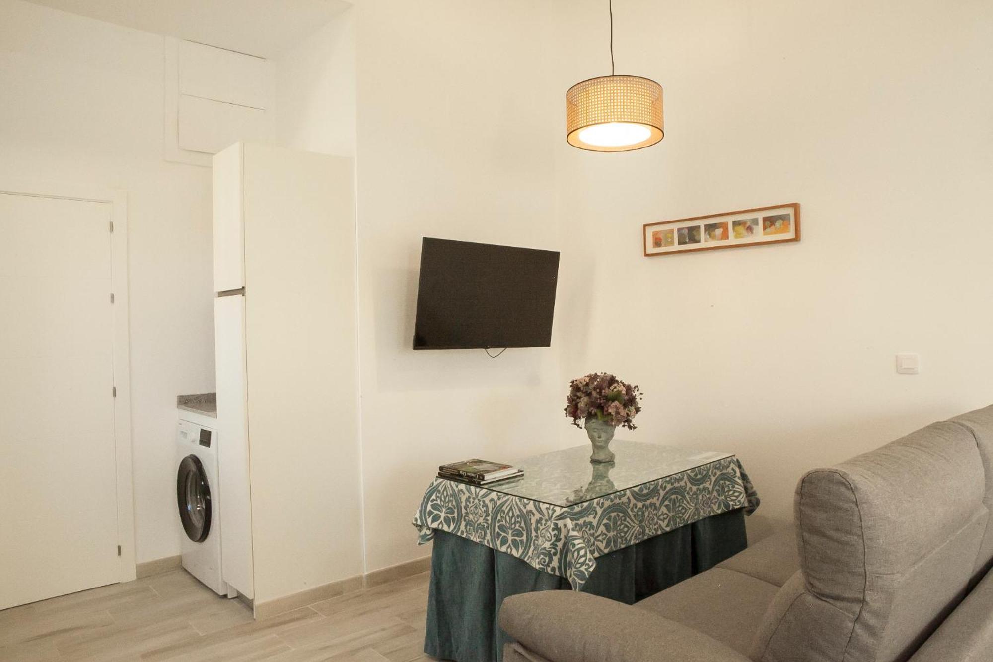 Apartamentos Rg Hospital Valme Sevilla Eksteriør bilde