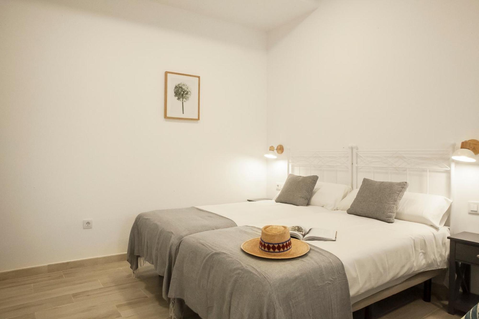 Apartamentos Rg Hospital Valme Sevilla Eksteriør bilde