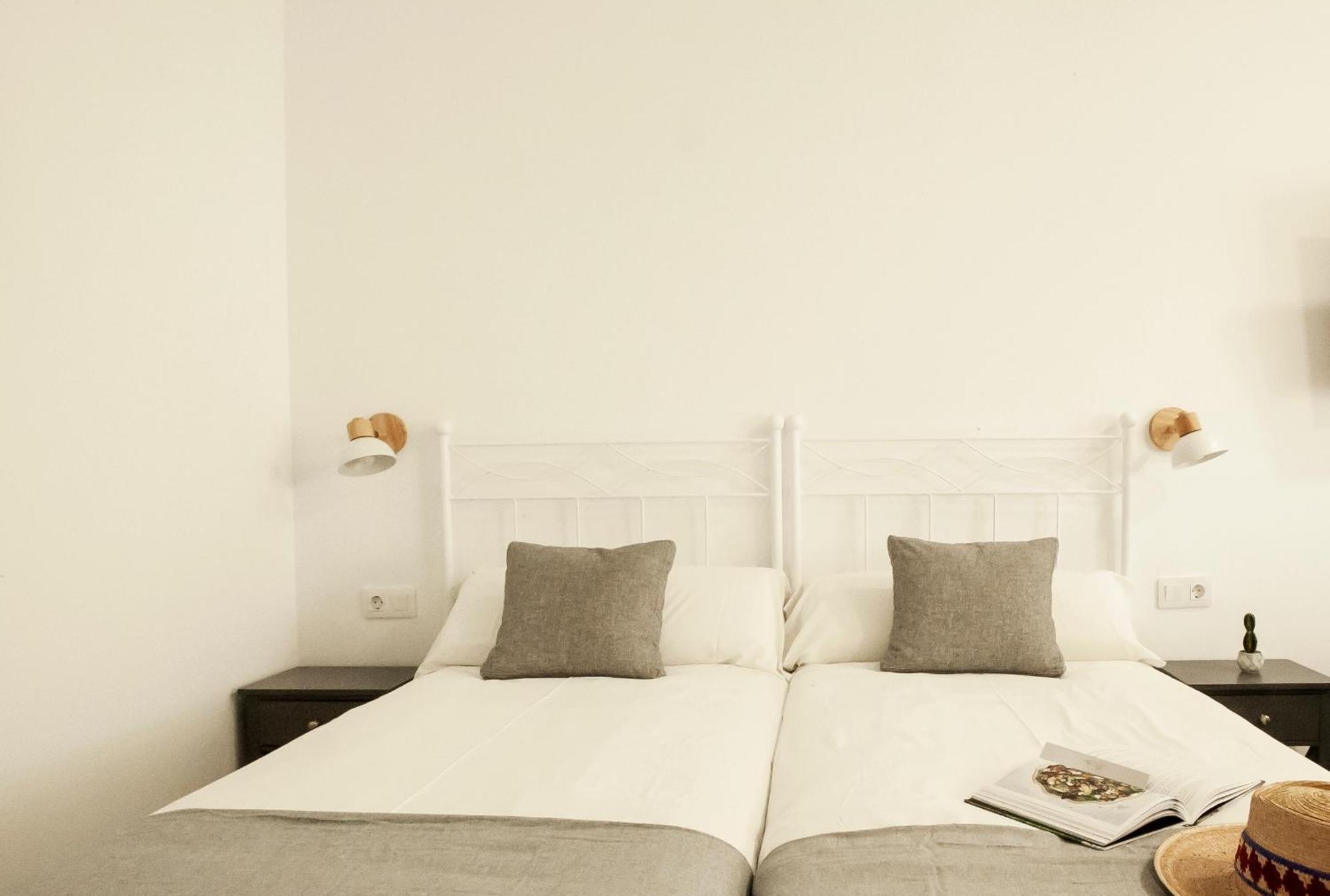 Apartamentos Rg Hospital Valme Sevilla Eksteriør bilde