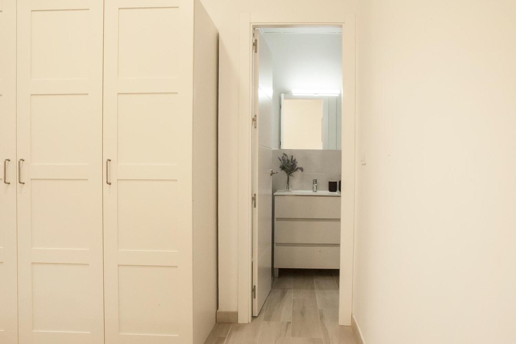Apartamentos Rg Hospital Valme Sevilla Eksteriør bilde