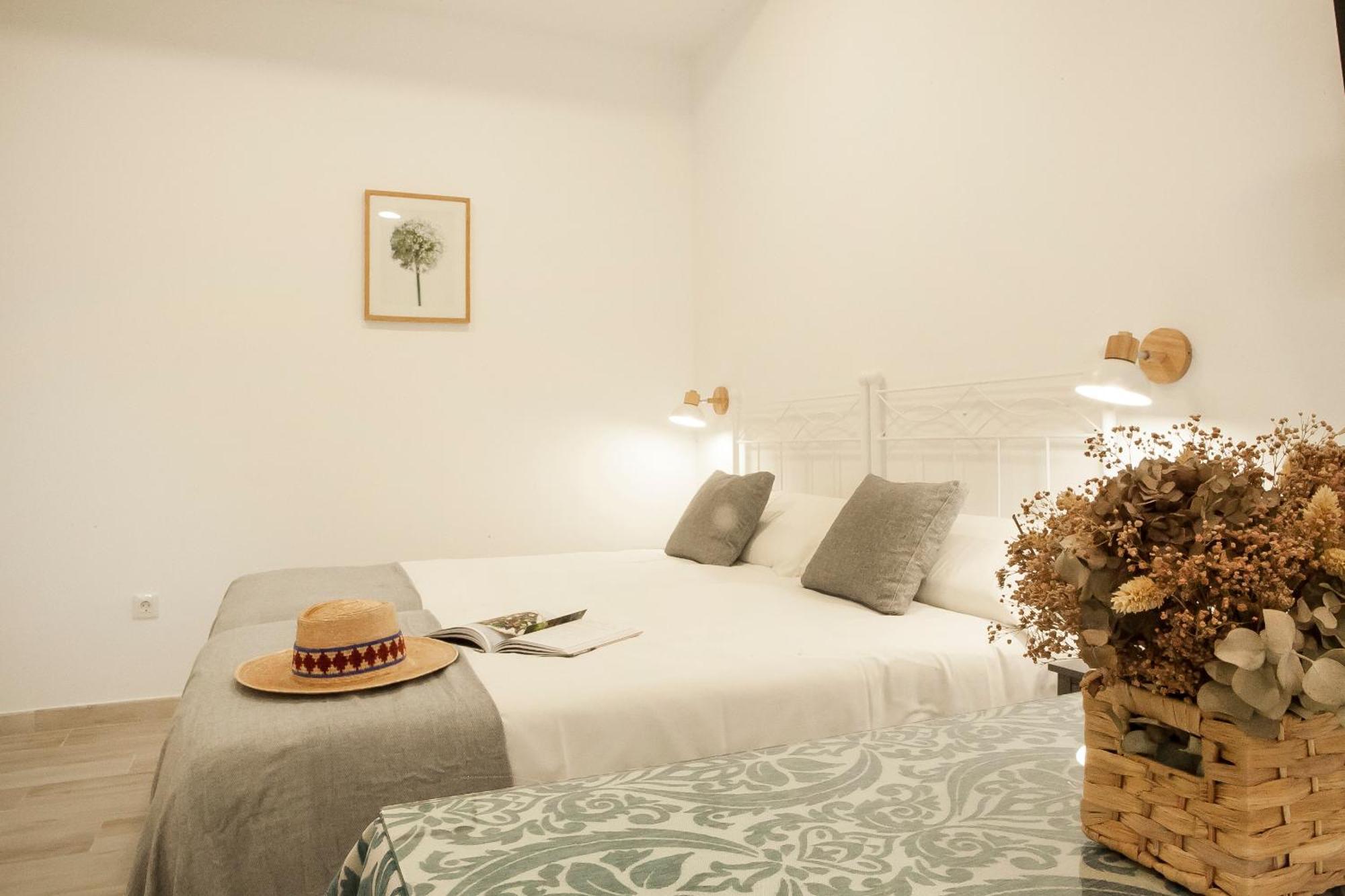 Apartamentos Rg Hospital Valme Sevilla Eksteriør bilde
