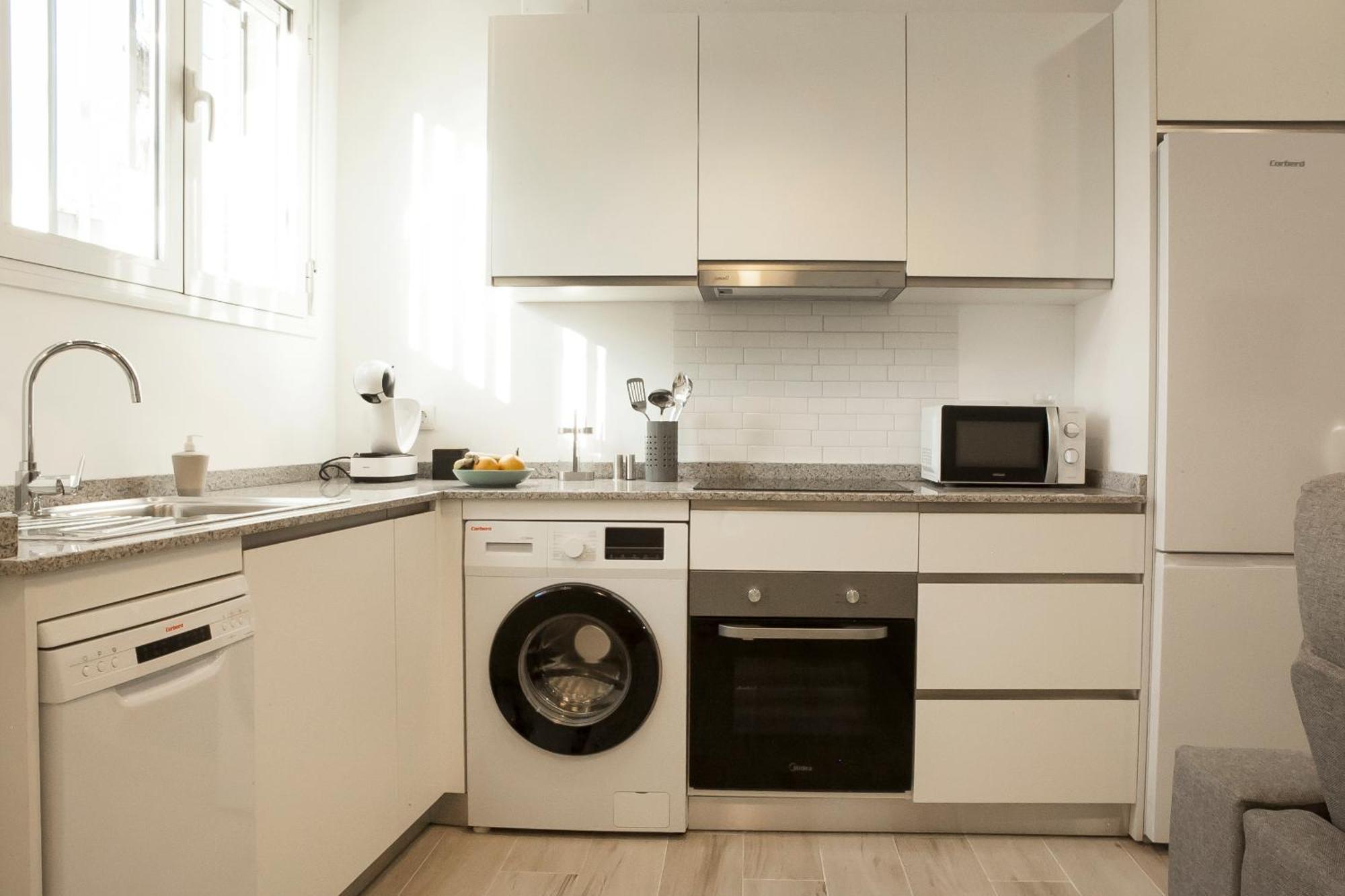 Apartamentos Rg Hospital Valme Sevilla Eksteriør bilde