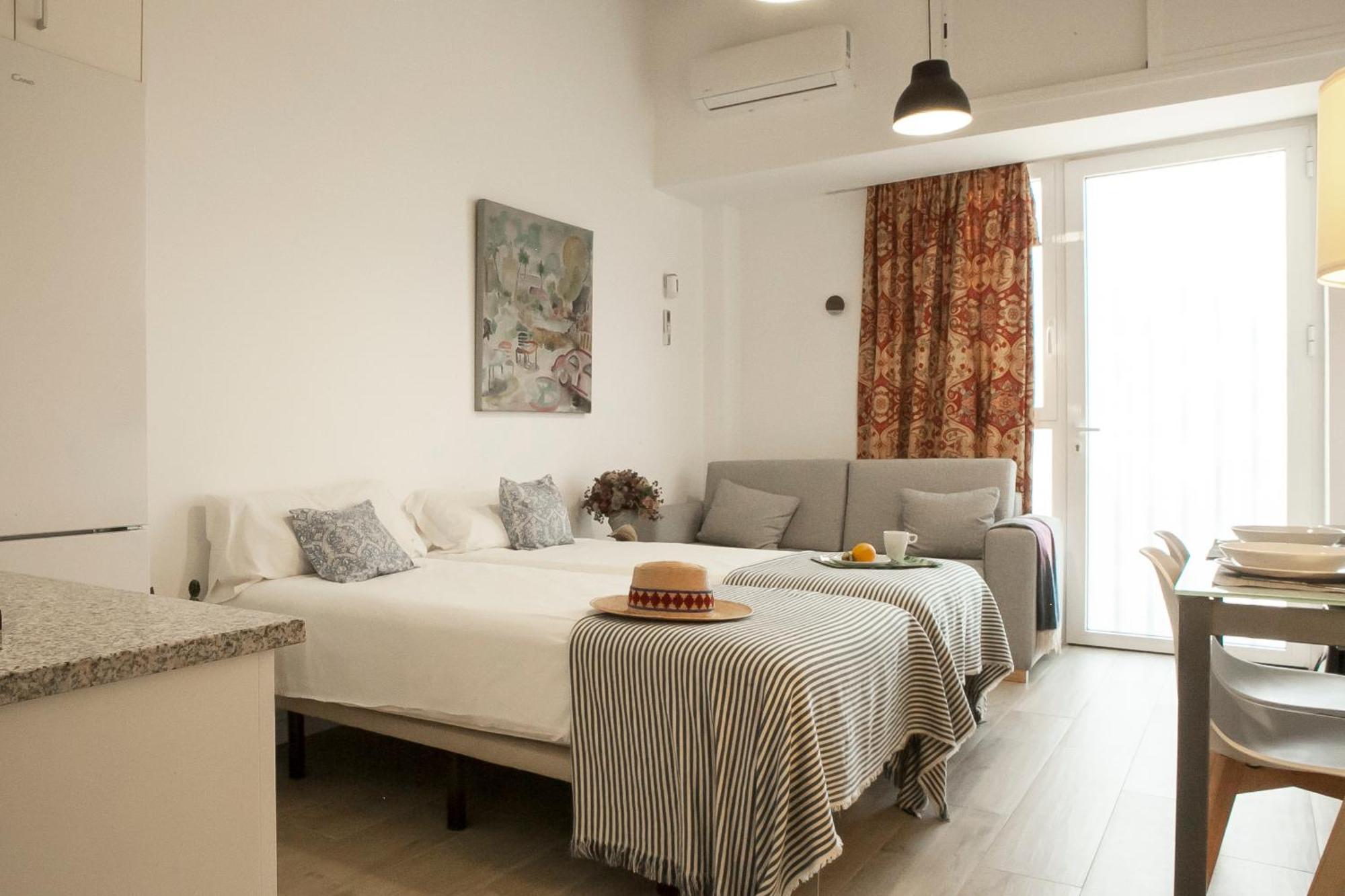 Apartamentos Rg Hospital Valme Sevilla Eksteriør bilde