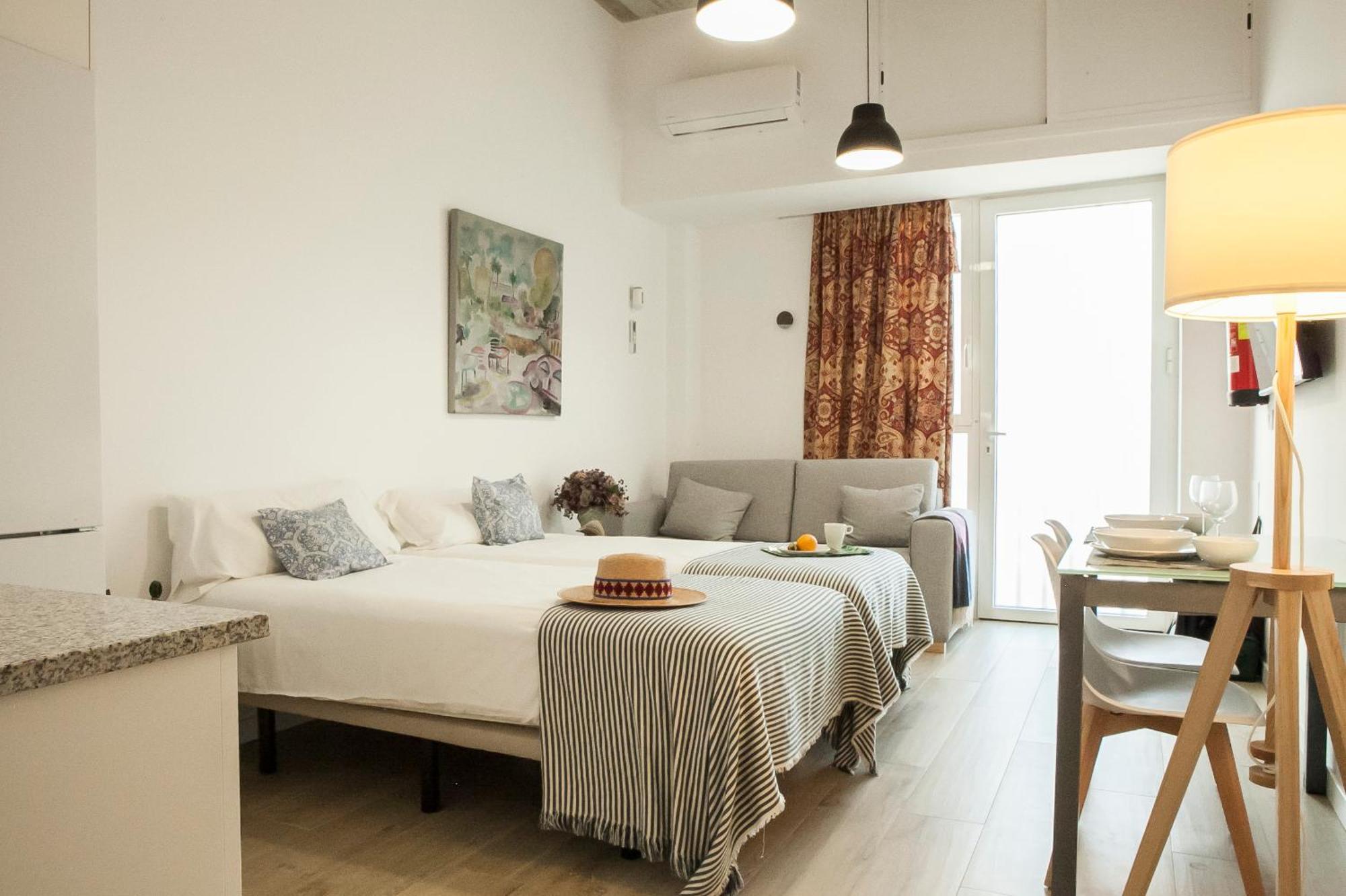 Apartamentos Rg Hospital Valme Sevilla Eksteriør bilde